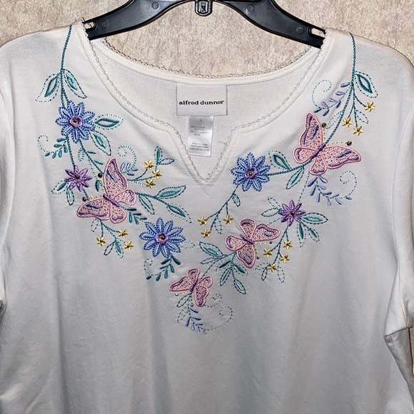 Beautiful Alfred Dunner Blouse with Embroidered Neckline Size L - Picture 1 of 11